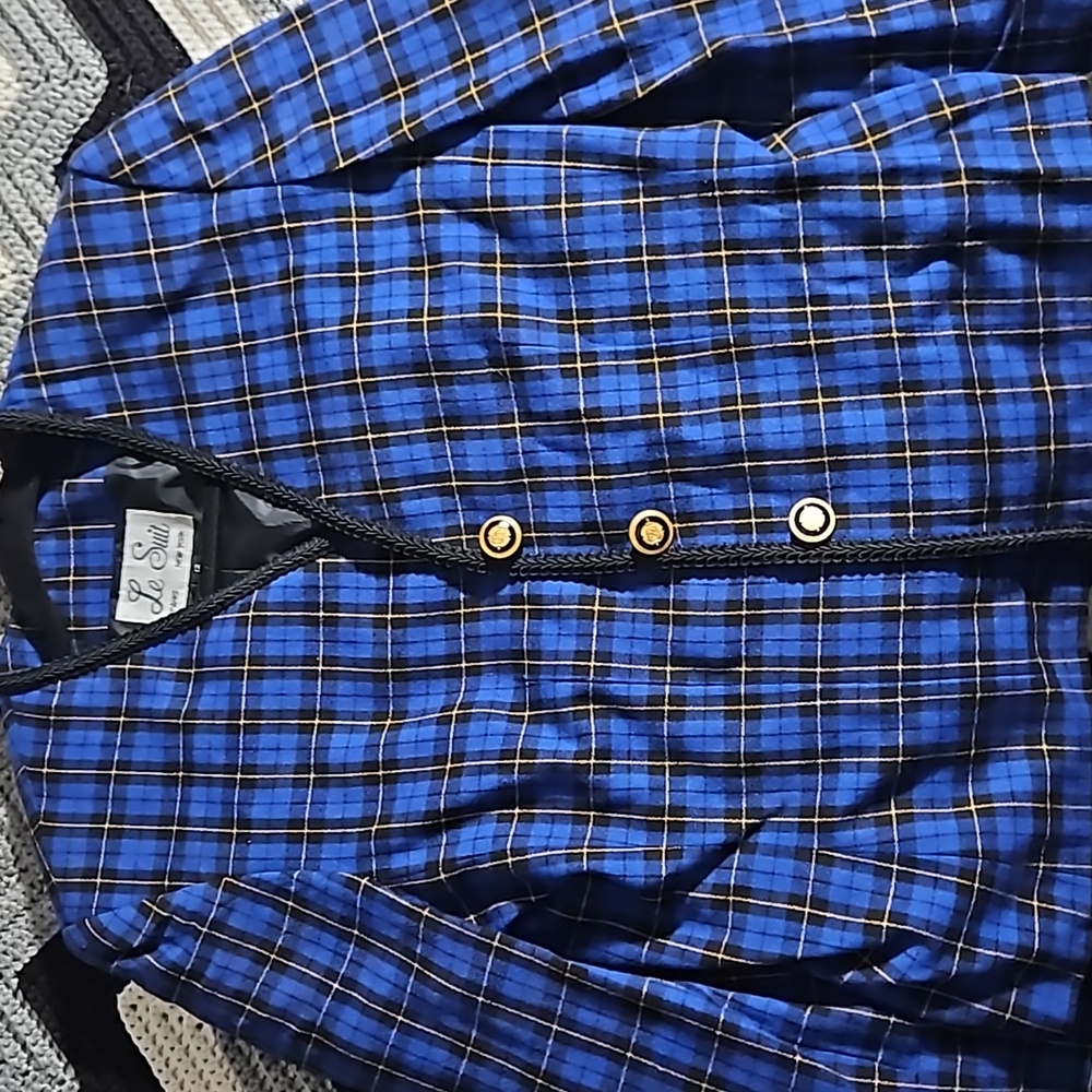 Le Suit women's blazer size 12 blue and black plaid with gold stripe.